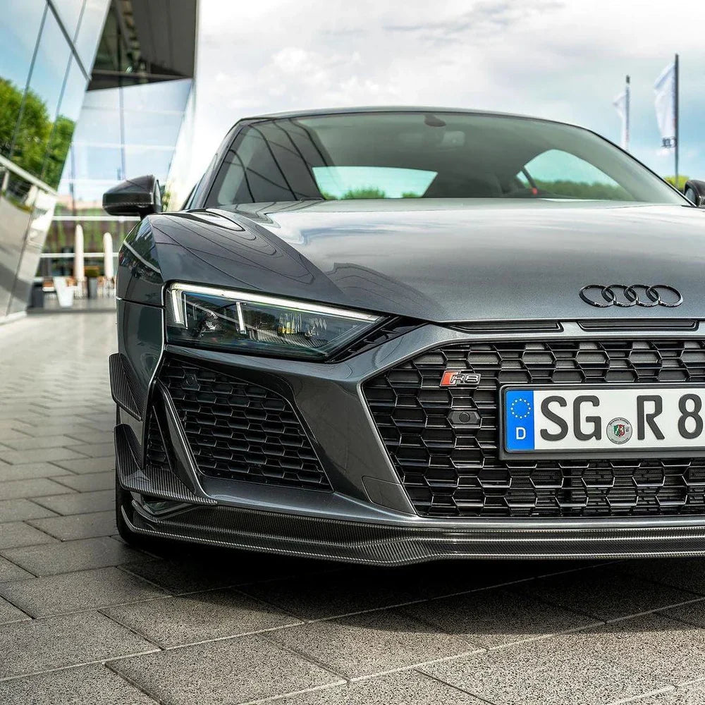 Szürke Audi R8 4S Facelift Coupé 3/4 elölnézetből, felszerelt carbon első canardokkal (GT Style)