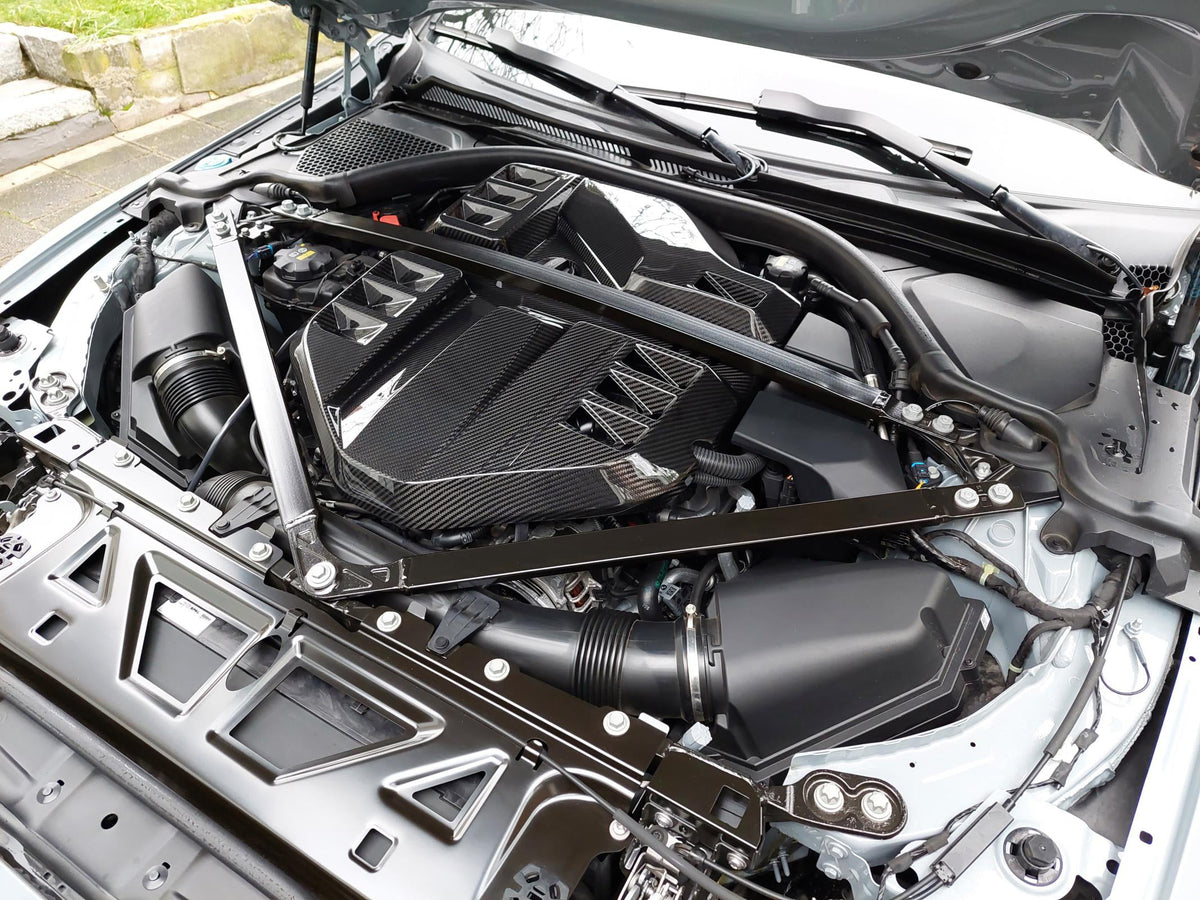 Carbon fiber motorburkolat beszerelve (Eventuri Style) – BMW G80 M3, G82 M4, G87 M2