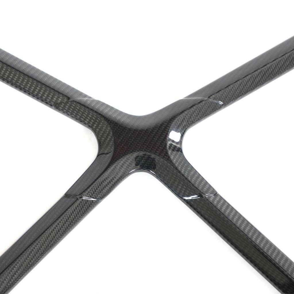 Close-up of the carbon X-brace's center joint and weave – Audi R8 4S