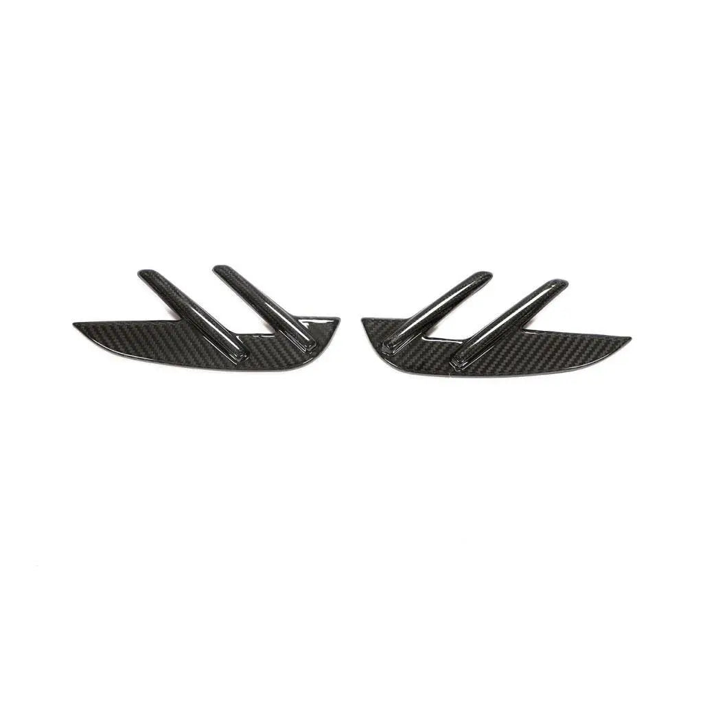Fekete carbon fiber oldalsó kopoltyú BMW G80 G81 M3 és G82 G83 M4 modellekhez a kipufogó rendszer kiegészítőjeként