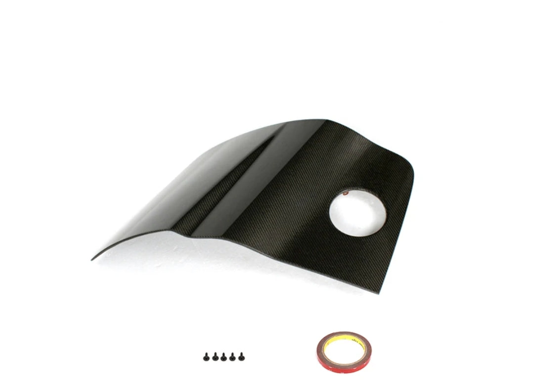 Egy carbon side blade panel tanksapka-kivágással, csavarokkal és szalaggal (OEM Style) – Audi R8 Type 42