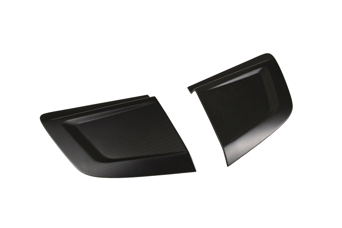 Carbon side blade pár (bal + jobb) ferde nézetből, fehér háttér előtt (Paktechz Style) – Audi R8 4S Facelift