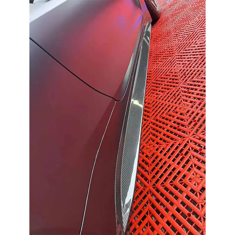 Oldalsó szoknya carbon fiber maroon színű bmw m3 kipufogó rendszerhez g80 g81 m3 és g82 g83 m4 modellekhez