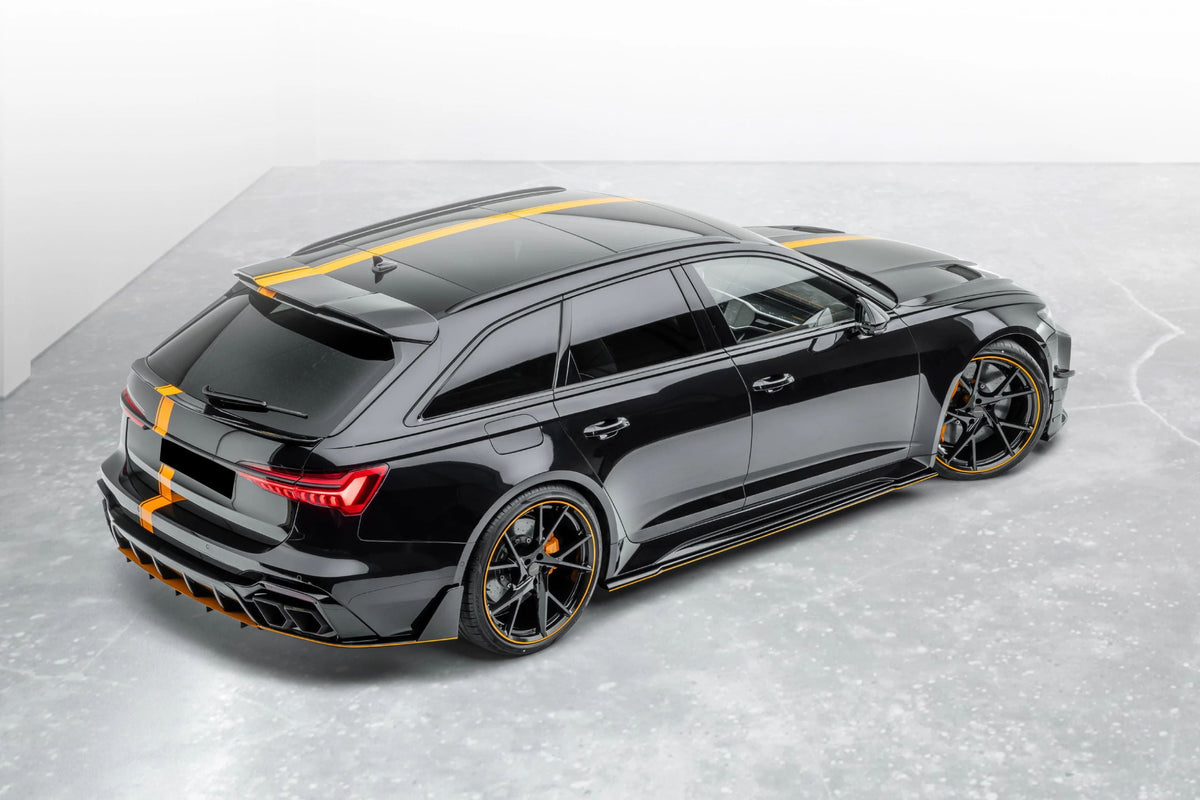 Fekete Audi RS6 Avant C8 felső hátsó 3/4-es nézetből, teljes kittel és alsó szoknya lappal (MSY Style)