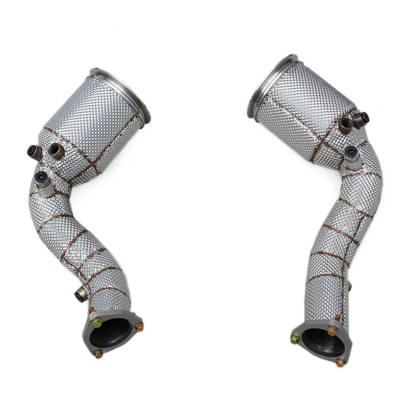 Katalizátoros downpipe pár fordítva: felül a katalizátorok, alul a turbóperemek – Audi RS6 C8 / RS7 C8