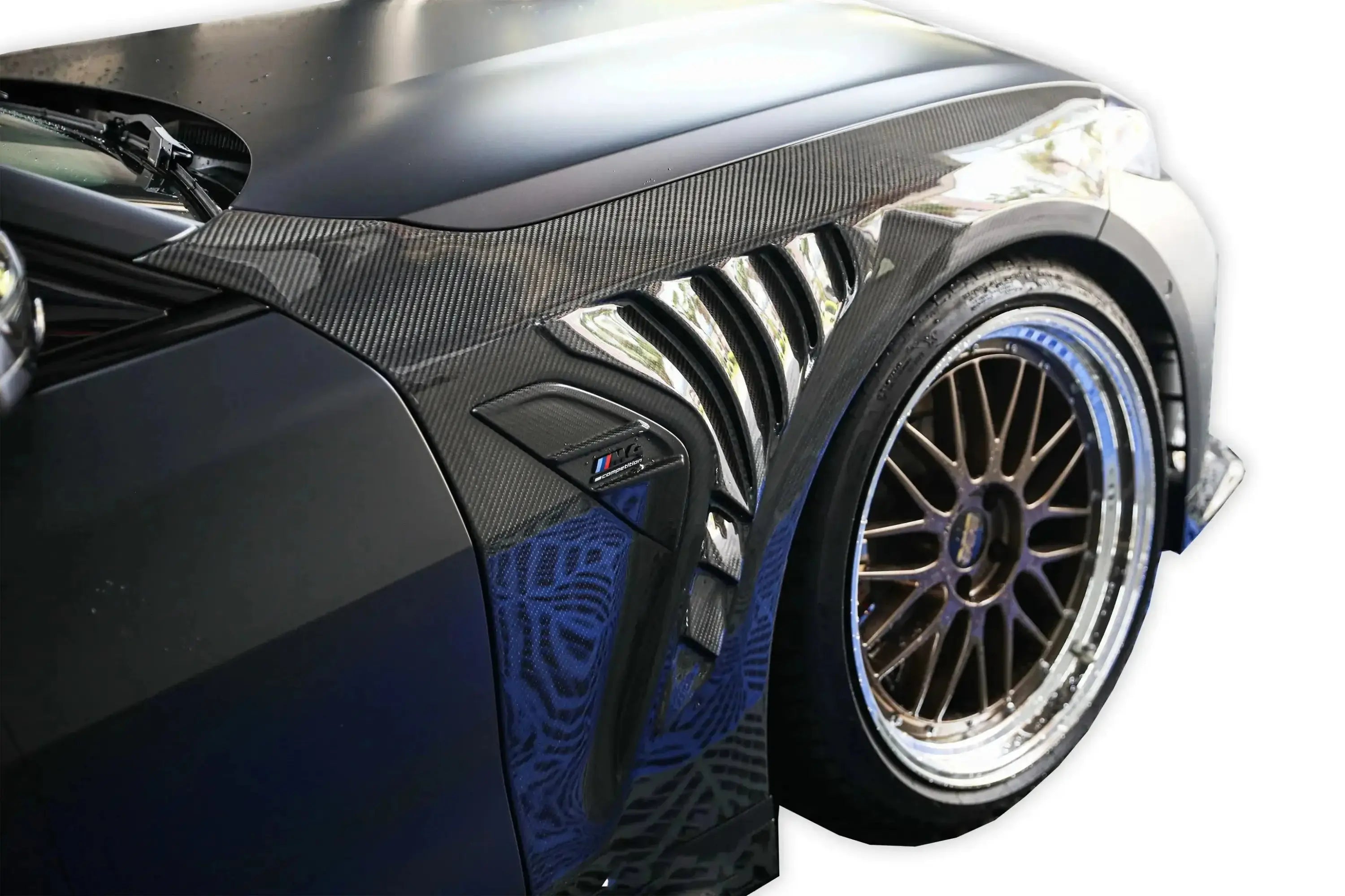 Fekete karbon szálas sárvédő ív m performance jelzéssel bmw g80 g81 m3 és g82 g83 m4 kipufogó rendszerhez
