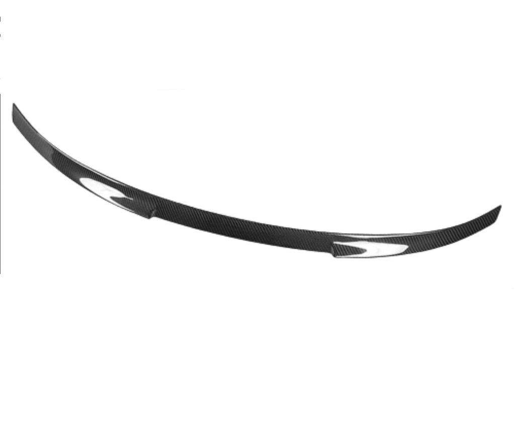 Carbon csomagtartó spoiler megemelt végekkel, háromnegyed nézetből (M4 Style) – BMW F32 4-es sorozat