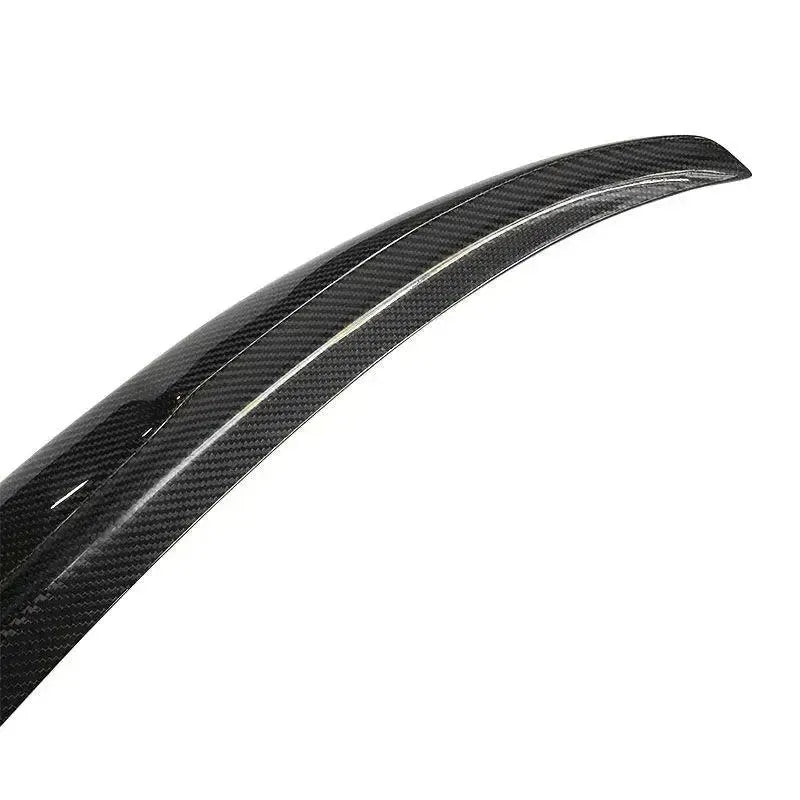 Spoiler vége és carbon szövése közelről (MP Style) – BMW F32 4-es sorozat