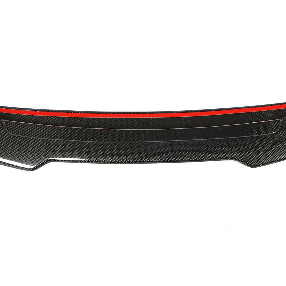 Carbon spoiler alsó oldala piros ragasztószalaggal, közelről (PSM Style) – BMW F32 4-es sorozat