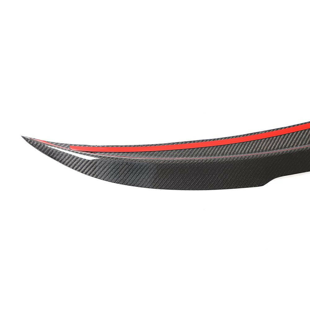 Carbon spoiler vége közelről, piros rögzítőszalaggal (XR Style) – Mercedes-AMG C63 W205 (szedán / kombi)
