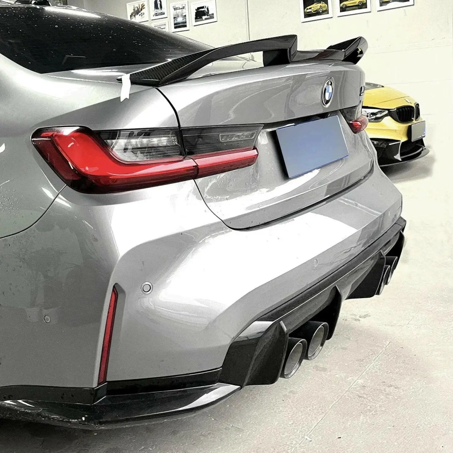 Ezüst bmw m3 hátulnézet karbon szárny és diffuser a bmw m3 kipufogó rendszerhez carbon fiber anyagból
