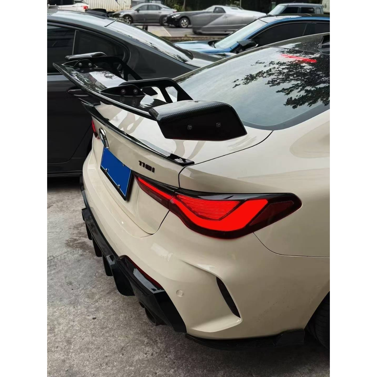 Trunk of a white BMW with carbon fiber rear wing (AD V2 Style) – BMW G87 M2
