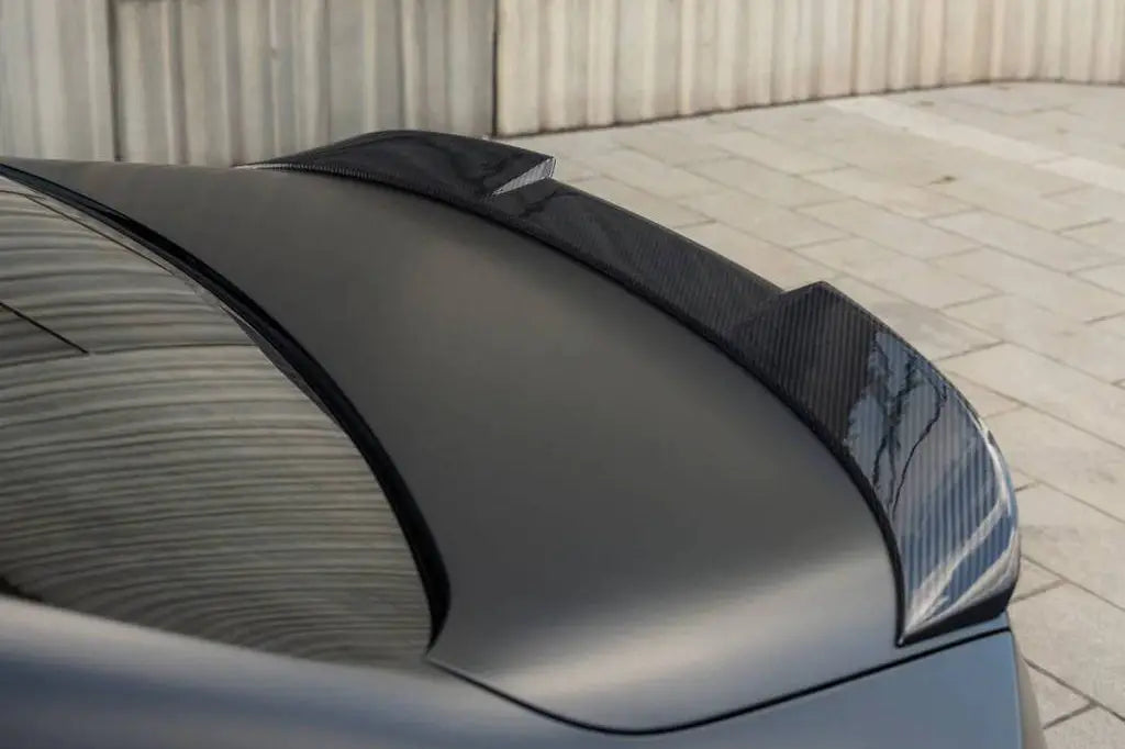Black carbon fiber hátsó szárny szárnyak carbon fiber bmw g87 m2 kipufogó rendszerhez és aerodinamikai hatásra