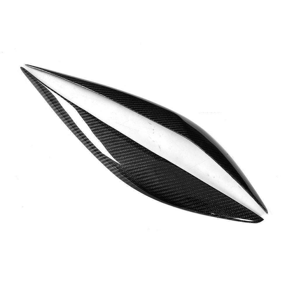 Egy carbon fiber fényszóró szemöldök szövésmintája közelről – BMW F30 3-as sorozat