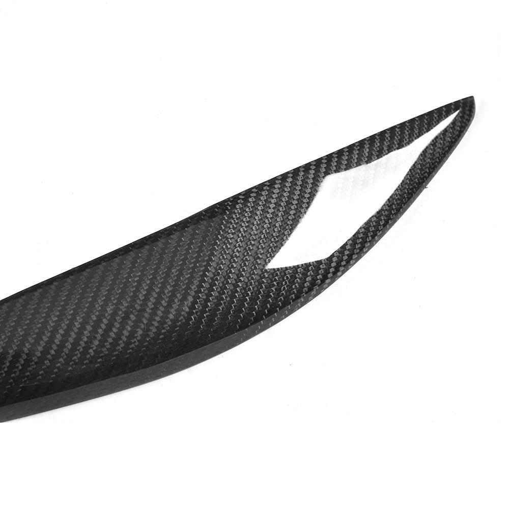 Carbon szemöldök csúcsa és szövésmintája közelről – BMW F30 3-as sorozat