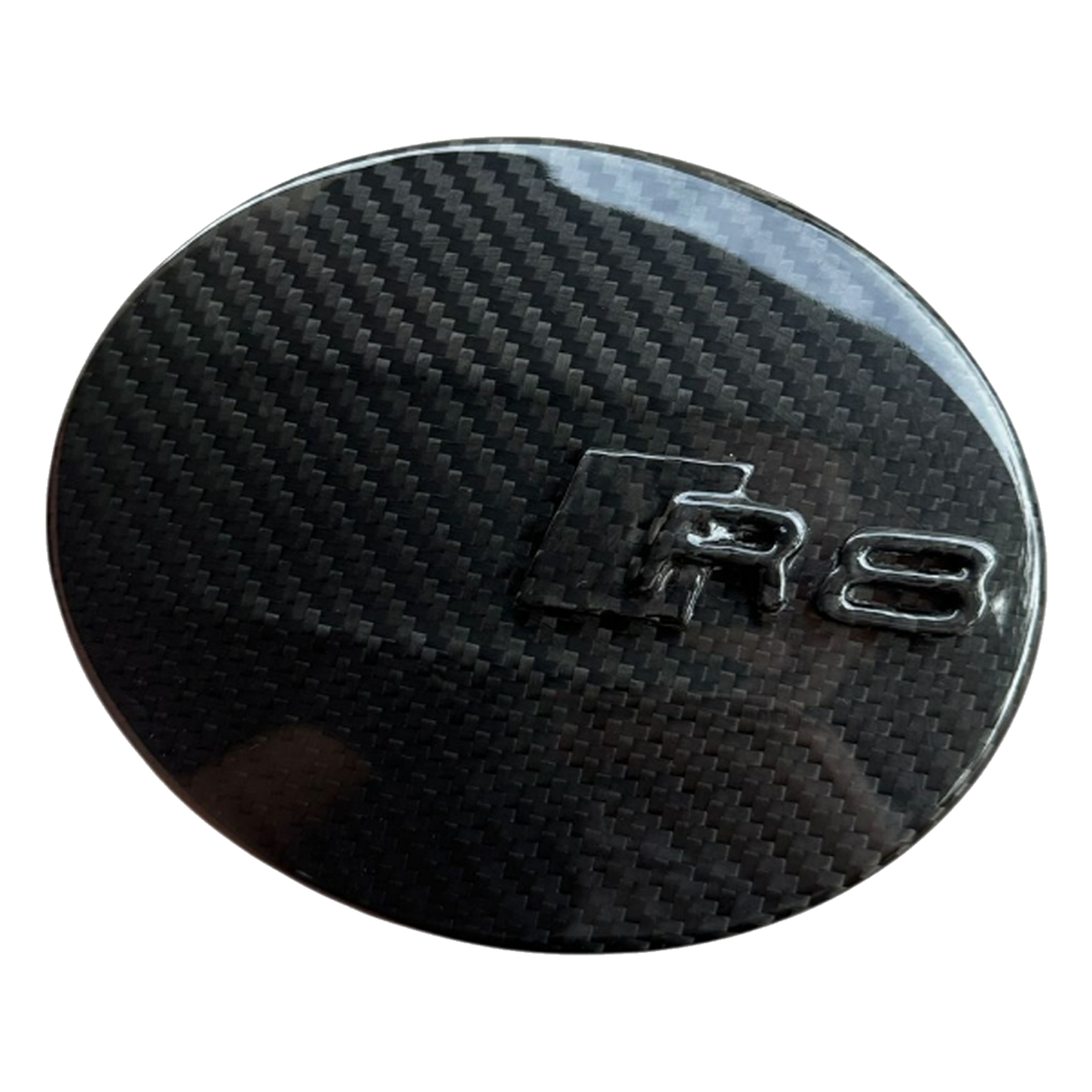 Carbon tanksapka borítás fekete R8 emblémával, 3/4-es nézet – Audi R8 4S