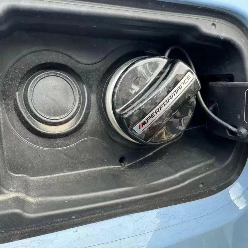 Univerzális bmw carbon fiber tanksapka fedél fekete szénszálas textúrával és ezüst m performance logóval a bmw m3 kipufogó rendszerhez